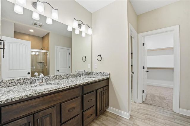 604 SW Haverford Road, Lee's Summit, MO 64081