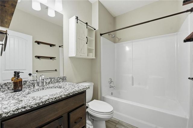 604 SW Haverford Road, Lee's Summit, MO 64081