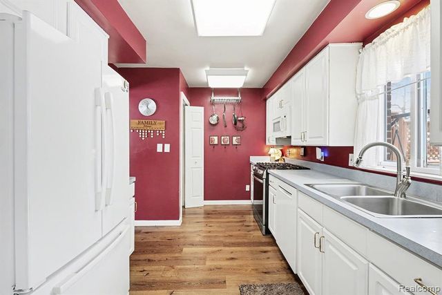 16621 Admiral, Fraser, MI 48026