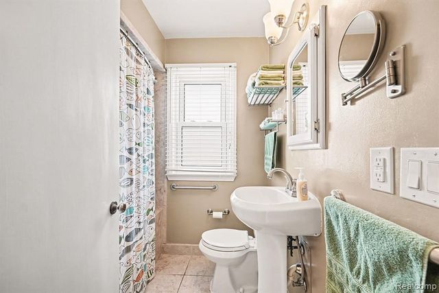 16621 Admiral, Fraser, MI 48026