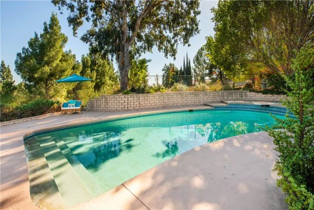 16722 Knollwood Drive, Granada Hills, CA 91344