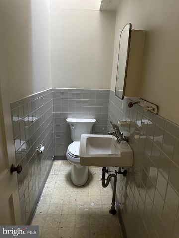 113 LONG LN, Upper Darby, PA 19082