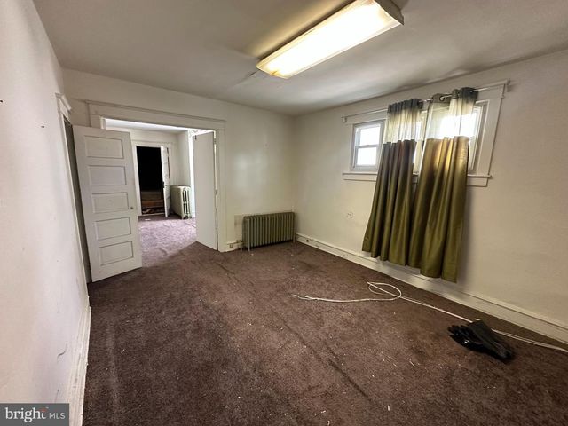 113 LONG LN, Upper Darby, PA 19082