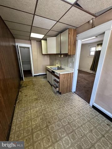 113 LONG LN, Upper Darby, PA 19082