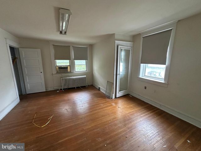 113 LONG LN, Upper Darby, PA 19082