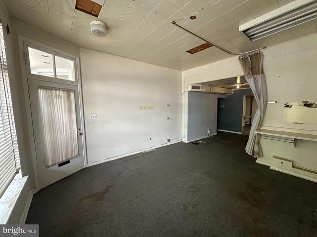113 LONG LN, Upper Darby, PA 19082