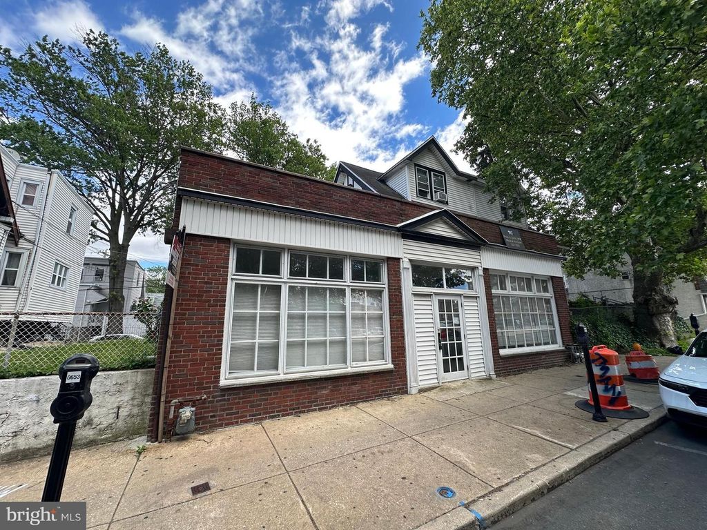 113 LONG LN, Upper Darby, PA 19082