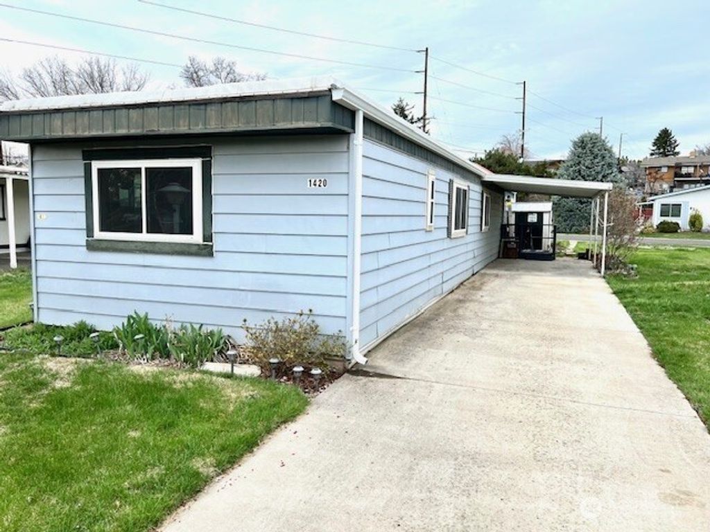 1420 SE Chickadee Lane, College Place, WA 99324