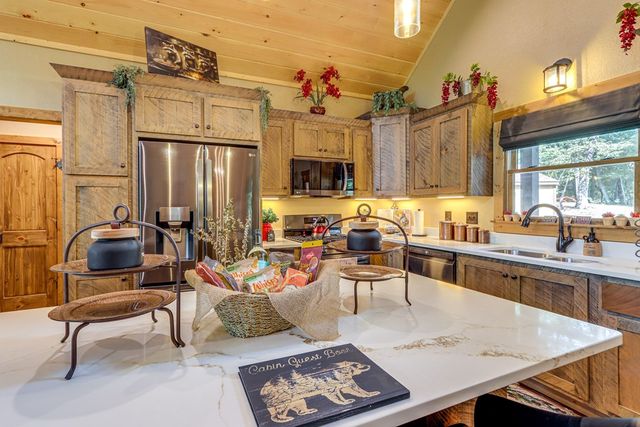 313 Muffle Court, Ellijay, GA 30540