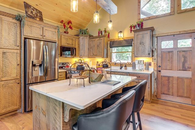 313 Muffle Court, Ellijay, GA 30540