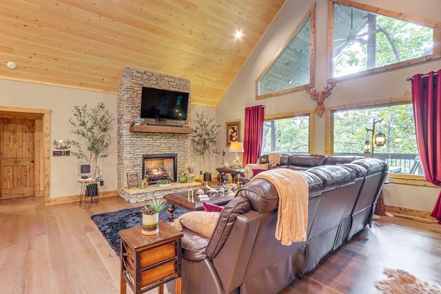 313 Muffle Court, Ellijay, GA 30540
