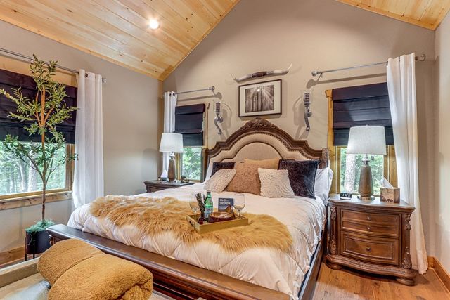 313 Muffle Court, Ellijay, GA 30540