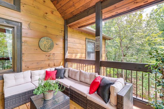 313 Muffle Court, Ellijay, GA 30540