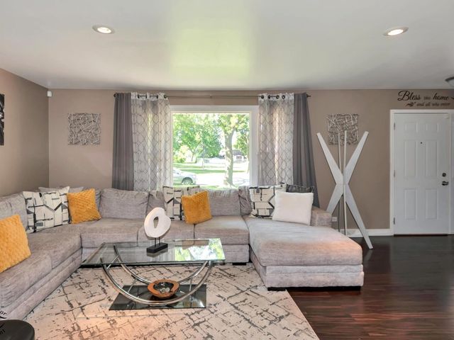 1215 187th Street, Homewood, IL 60430