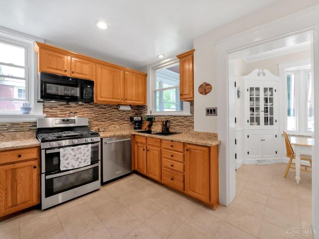 3230 Epworth Avenue, Cincinnati, OH 45211