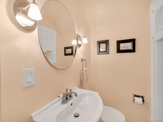 3230 Epworth Avenue, Cincinnati, OH 45211