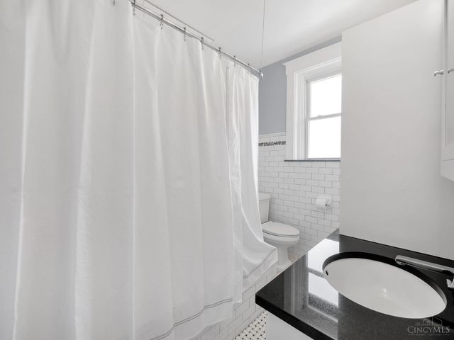 3230 Epworth Avenue, Cincinnati, OH 45211