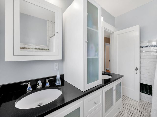 3230 Epworth Avenue, Cincinnati, OH 45211