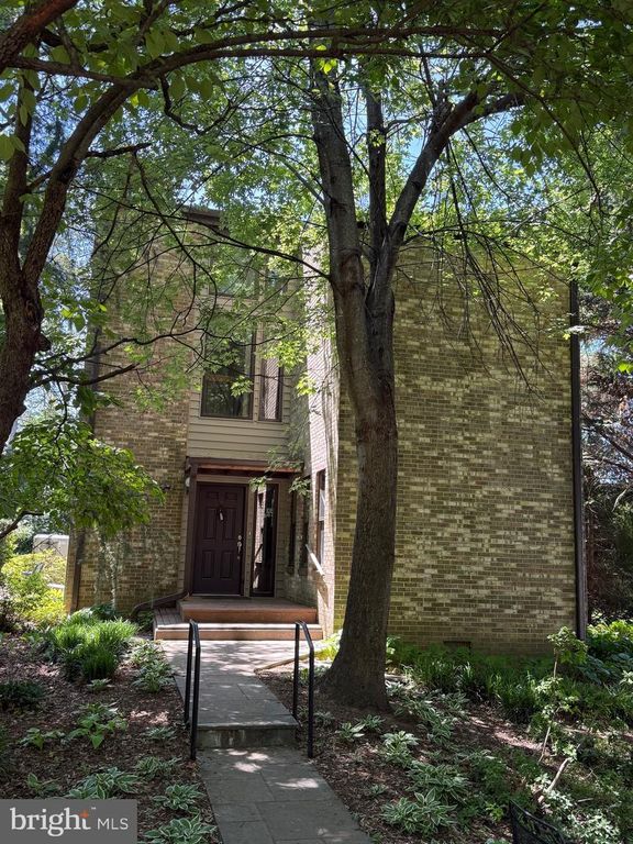 1524 PATHFINDER LN, Mclean, VA 22101