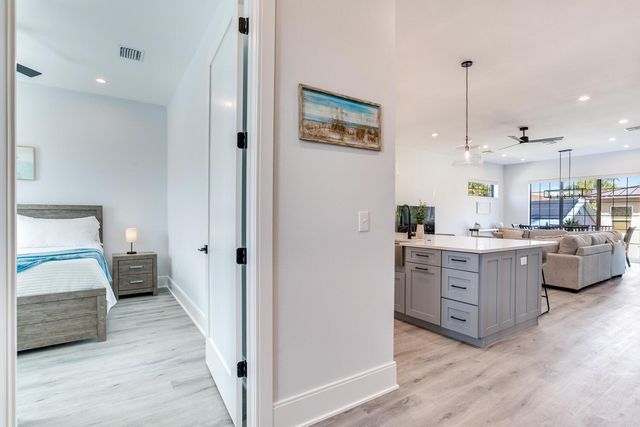 140 174TH AVENUE E A, Redington Shores, FL 33708