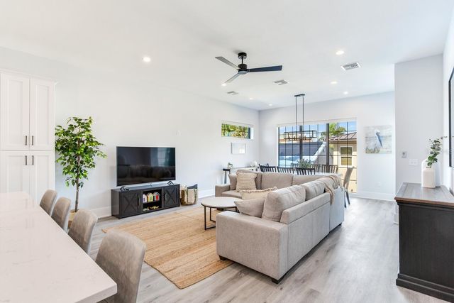 140 174TH AVENUE E A, Redington Shores, FL 33708
