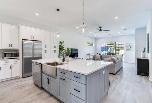 140 174TH AVENUE E A, Redington Shores, FL 33708