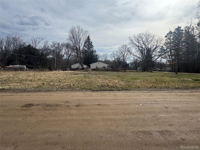 4235 Quick Road, Holly Village, MI 48442