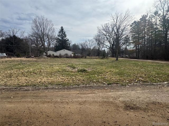 4235 Quick Road, Holly Village, MI 48442