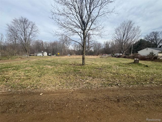 4235 Quick Road, Holly Village, MI 48442