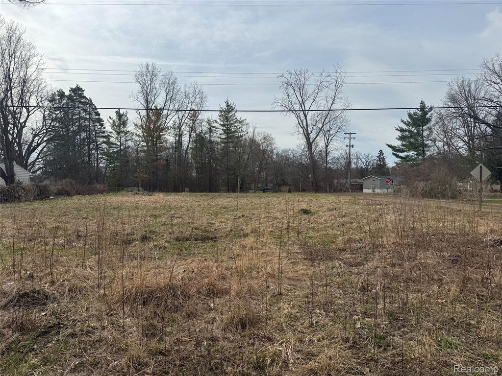 4235 Quick Road, Holly Village, MI 48442