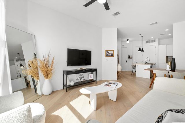 800 Embassy DR 421, Austin, TX 78702