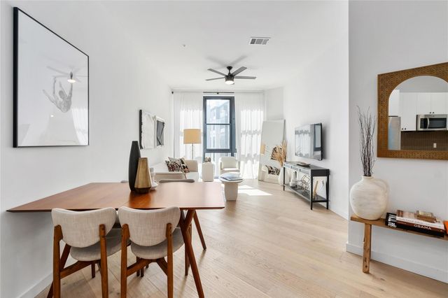 800 Embassy DR 421, Austin, TX 78702