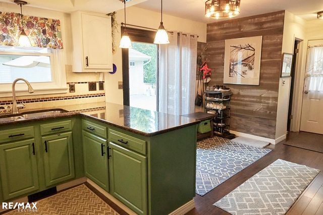 8833 Cologne Dr, Sterling Heights, MI 48314