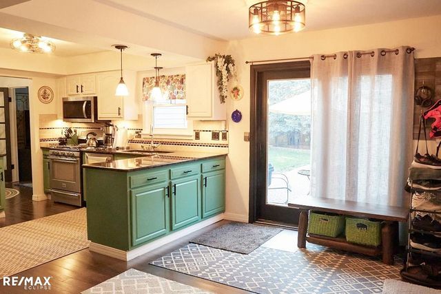 8833 Cologne Dr, Sterling Heights, MI 48314