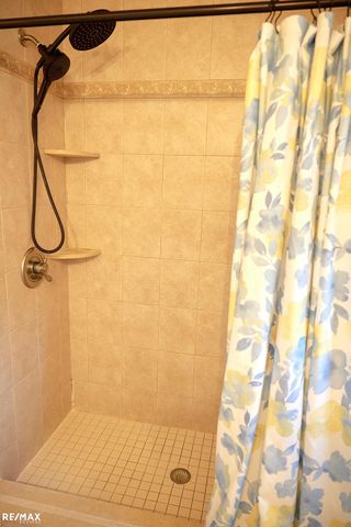 8833 Cologne Dr, Sterling Heights, MI 48314