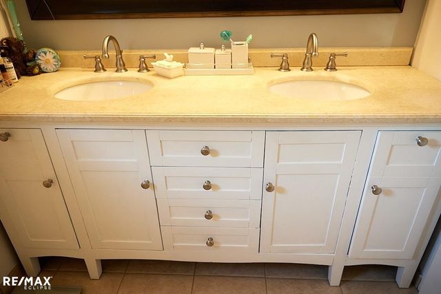 8833 Cologne Dr, Sterling Heights, MI 48314