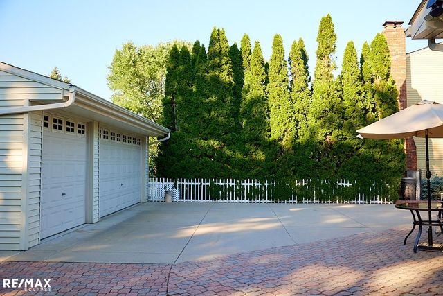 8833 Cologne Dr, Sterling Heights, MI 48314