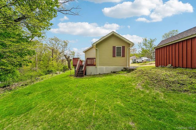 23 Ardmore Street, New Windsor, NY 12553