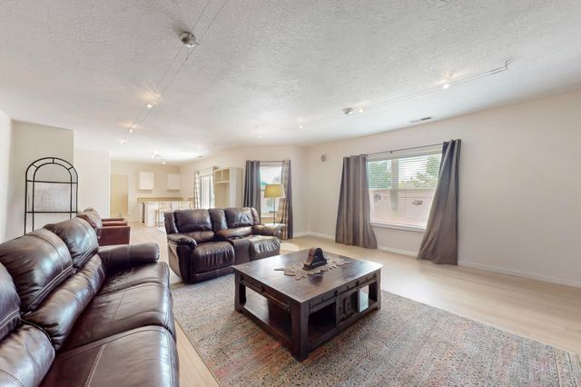 4104 Killington Road NW, Albuquerque, NM 87114