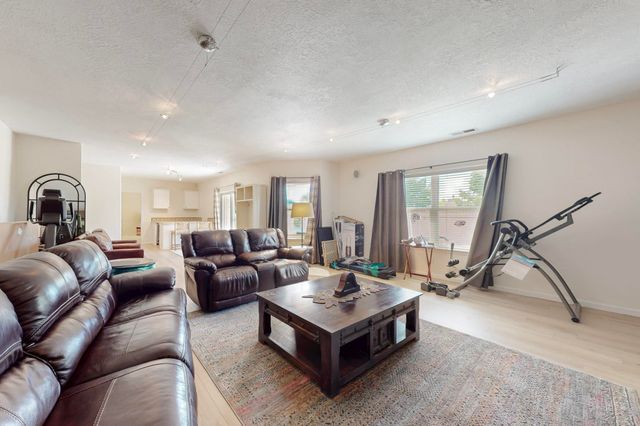 4104 Killington Road NW, Albuquerque, NM 87114