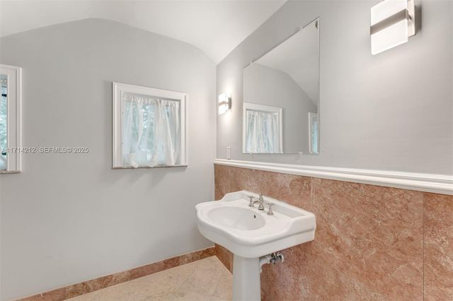 11 E Rivo Alto Drive, Miami Beach, FL 33139