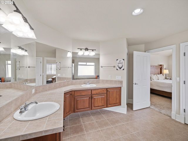 10818 Sw BROWN St, Tualatin, OR 97062
