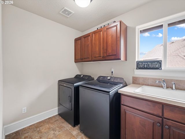 10818 Sw BROWN St, Tualatin, OR 97062