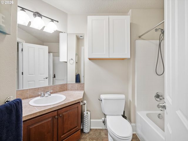 10818 Sw BROWN St, Tualatin, OR 97062
