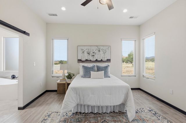 39 Monterey Road, Santa Fe, NM 87508