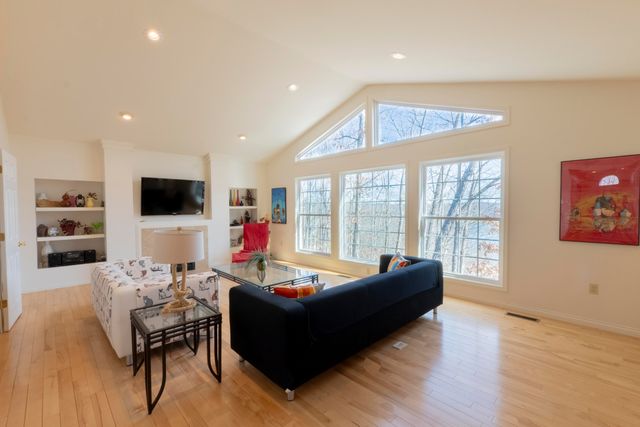 642 N Shore Drive, Monticello, KY 42633