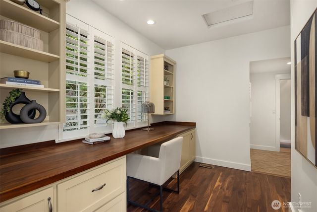 26218 SE Old Black Nugget Road, Issaquah, WA 98029