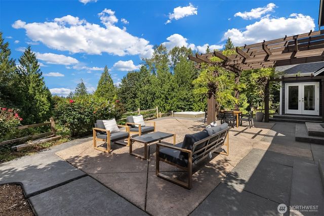 26218 SE Old Black Nugget Road, Issaquah, WA 98029