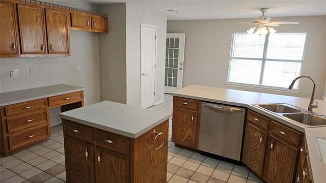 16 Brenda LN, Round Rock, TX 78665