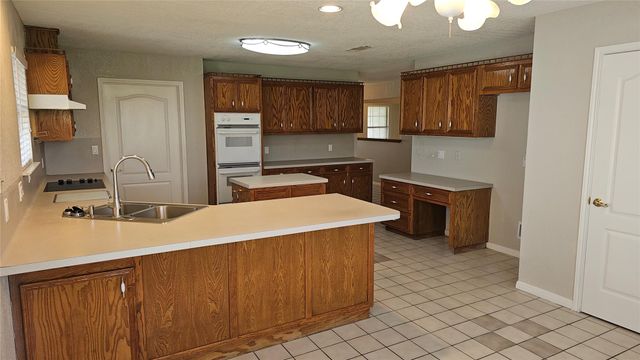 16 Brenda LN, Round Rock, TX 78665